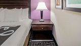 <b>La Quinta Inn & Suites Temecula Room</b>. Images powered by <a href="https://iceportal.shijigroup.com/" title="IcePortal" target="_blank">IcePortal</a>.