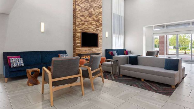 La Quinta Inn & Suites Ft. Pierce Lobby