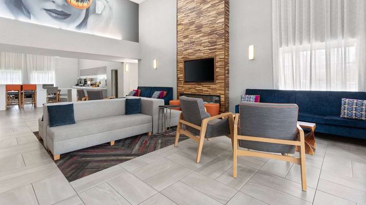 La Quinta Inn & Suites Ft. Pierce Lobby
