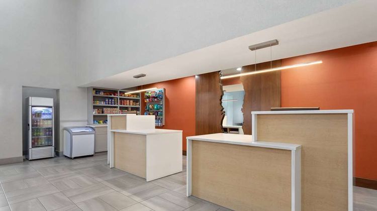 La Quinta Inn & Suites Ft. Pierce Lobby
