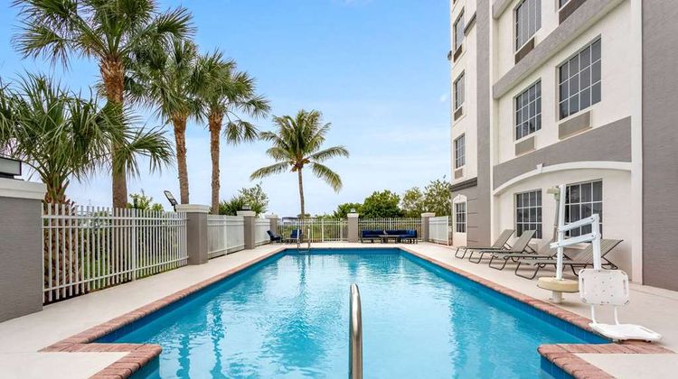 La Quinta Inn & Suites Ft. Pierce Pool