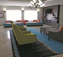 La Quinta Inn & Suites Orange Lobby