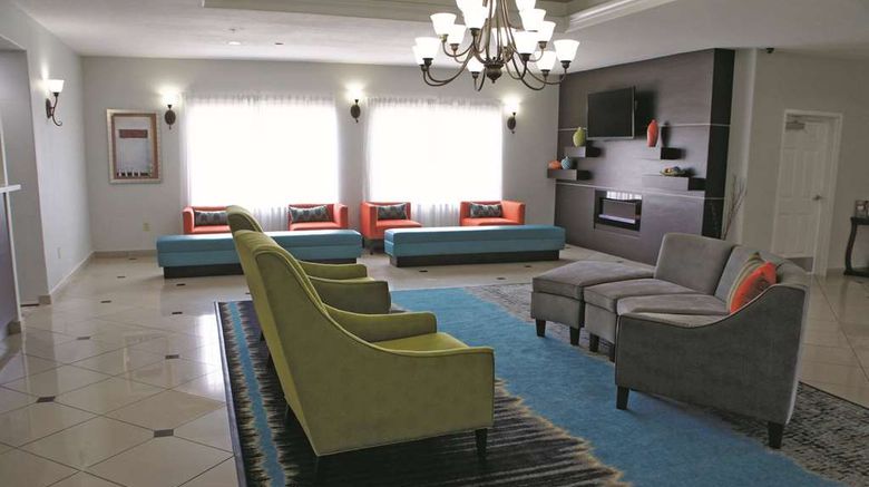 <b>La Quinta Inn & Suites Orange Lobby</b>. Images powered by <a href="https://iceportal.shijigroup.com/" title="IcePortal" target="_blank">IcePortal</a>.