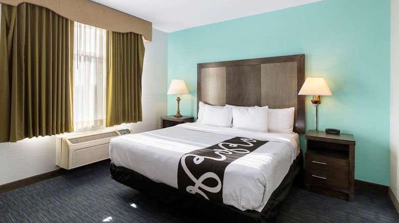 <b>La Quinta Carter Lake Omaha Airport Suite</b>. Images powered by <a href="https://iceportal.shijigroup.com/" title="IcePortal" target="_blank">IcePortal</a>.