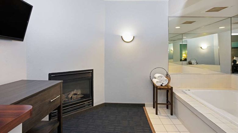<b>La Quinta Carter Lake Omaha Airport Suite</b>. Images powered by <a href="https://iceportal.shijigroup.com/" title="IcePortal" target="_blank">IcePortal</a>.