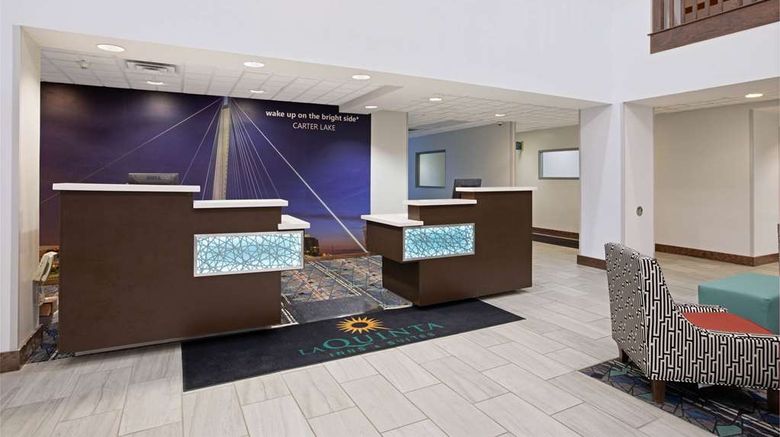 <b>La Quinta Carter Lake Omaha Airport Lobby</b>. Images powered by <a href="https://iceportal.shijigroup.com/" title="IcePortal" target="_blank">IcePortal</a>.