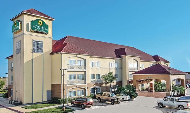 La Quinta Inn & Suites Mercedes Exterior