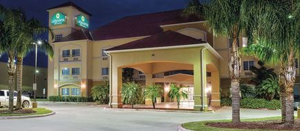 La Quinta Inn & Suites Mercedes Exterior