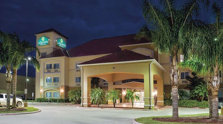 La Quinta Inn & Suites Mercedes Exterior