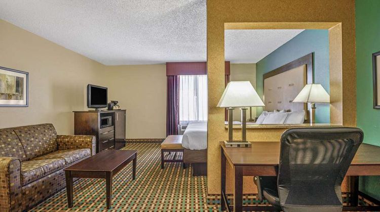 La Quinta Inn Maingate Ft Jackson Suite