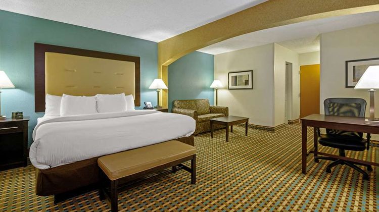 La Quinta Inn Maingate Ft Jackson Suite