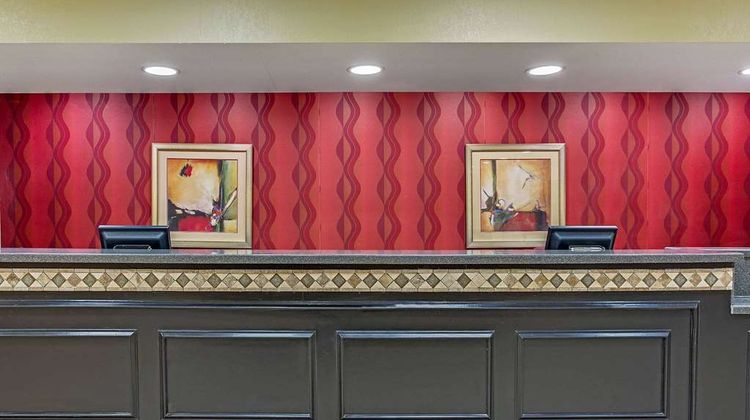 La Quinta Inn & Suites Canton Lobby