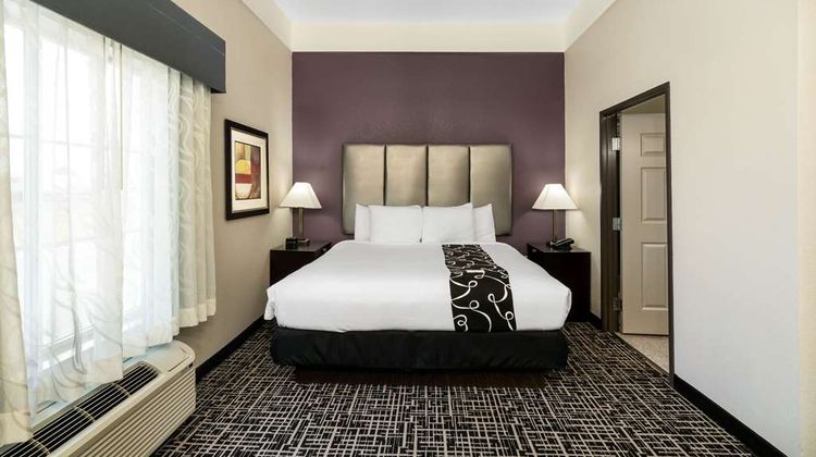 La Quinta Inn & Suites Canton Suite