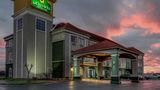 <b>La Quinta Inn & Suites Canton Exterior</b>. Images powered by <a href="https://iceportal.shijigroup.com/" title="IcePortal" target="_blank">IcePortal</a>.
