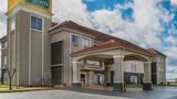 <b>La Quinta Inn & Suites Canton Exterior</b>. Images powered by <a href="https://iceportal.shijigroup.com/" title="IcePortal" target="_blank">IcePortal</a>.