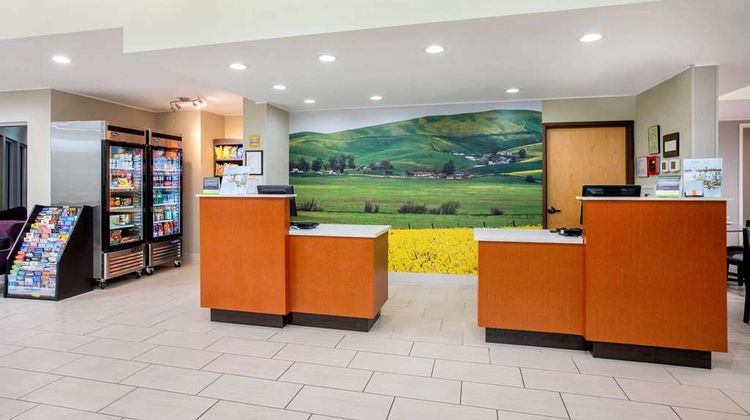 La Quinta Inn Livermore Lobby