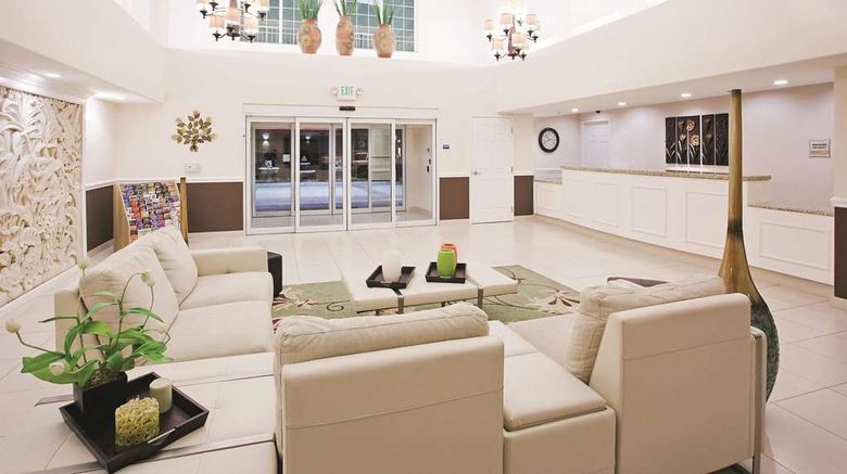 <b>La Quinta Inn & Suites Fowler Lobby</b>. Images powered by <a href="https://iceportal.shijigroup.com/" title="IcePortal" target="_blank">IcePortal</a>.