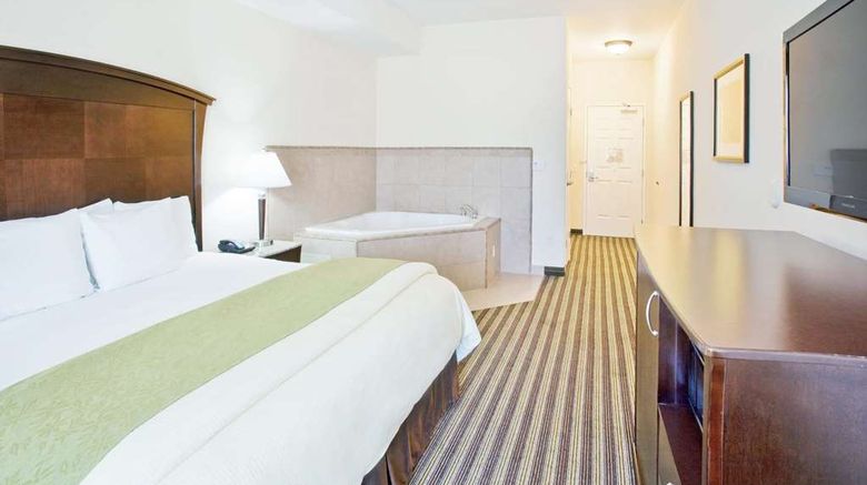 <b>La Quinta Inn & Suites Fowler Suite</b>. Images powered by <a href="https://iceportal.shijigroup.com/" title="IcePortal" target="_blank">IcePortal</a>.