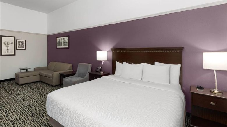 <b>La Quinta Inn & Suites Brownwood Room</b>. Images powered by <a href="https://iceportal.shijigroup.com/" title="IcePortal" target="_blank">IcePortal</a>.
