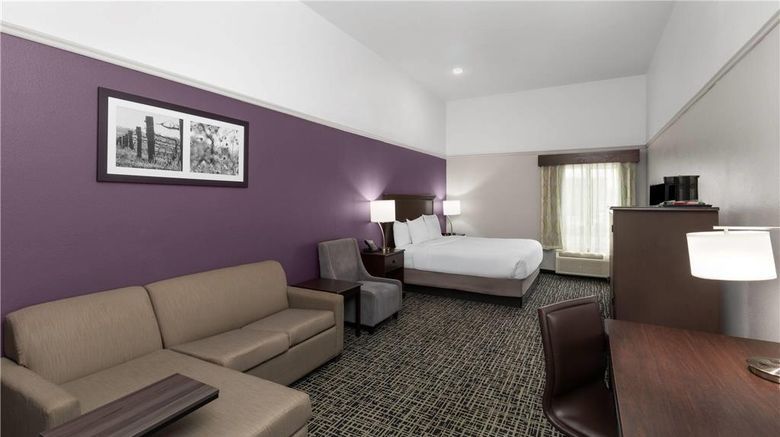 <b>La Quinta Inn & Suites Brownwood Room</b>. Images powered by <a href="https://iceportal.shijigroup.com/" title="IcePortal" target="_blank">IcePortal</a>.