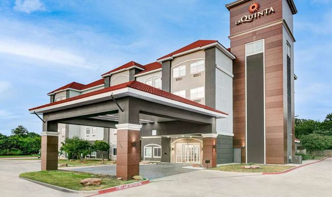 La Quinta Inn & Suites Decatur Exterior