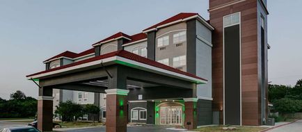 La Quinta Inn & Suites Decatur Exterior