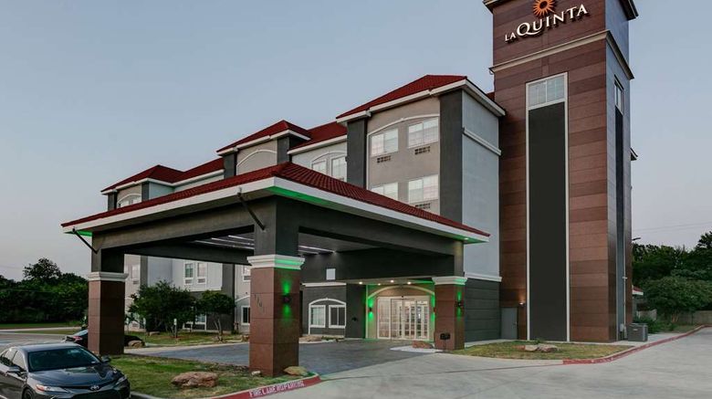 <b>La Quinta Inn & Suites Decatur Exterior</b>. Images powered by <a href="https://iceportal.shijigroup.com/" title="IcePortal" target="_blank">IcePortal</a>.
