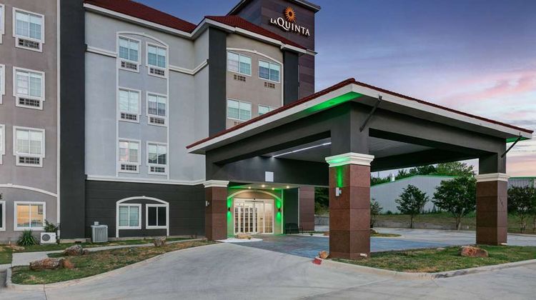 La Quinta Inn & Suites Decatur Exterior