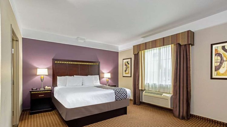 La Quinta Inn & Suites Cleburne Suite