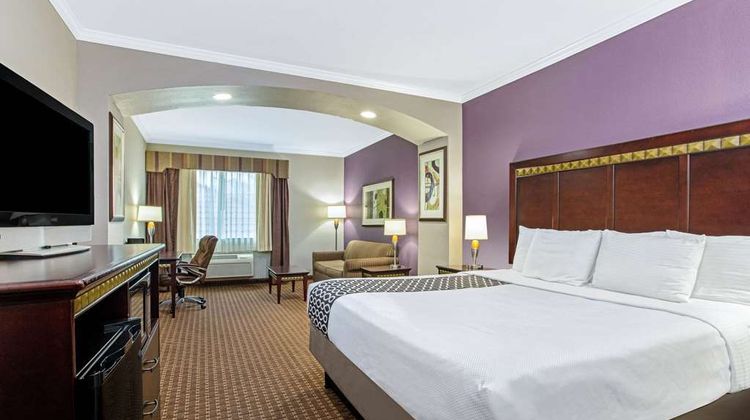 La Quinta Inn & Suites Cleburne Suite