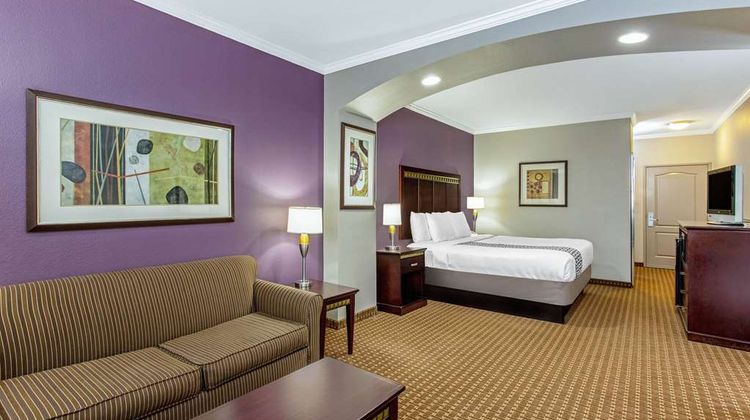 La Quinta Inn & Suites Cleburne Suite
