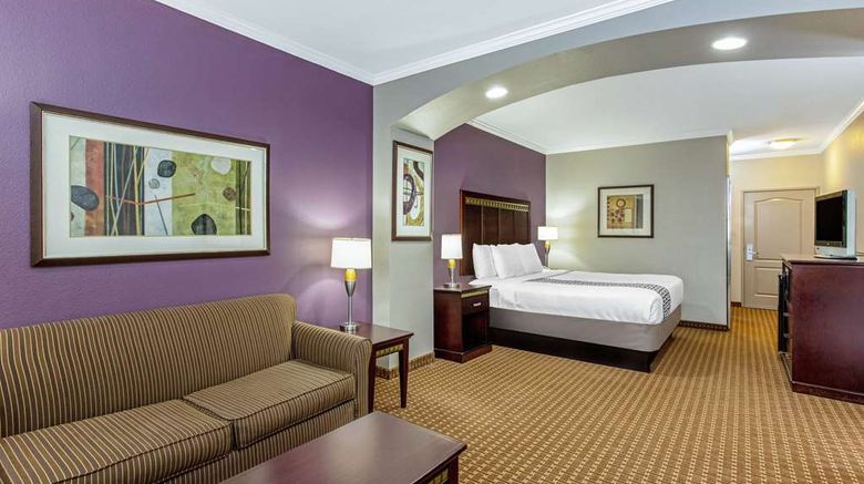 <b>La Quinta Inn & Suites Cleburne Suite</b>. Images powered by <a href="https://iceportal.shijigroup.com/" title="IcePortal" target="_blank">IcePortal</a>.