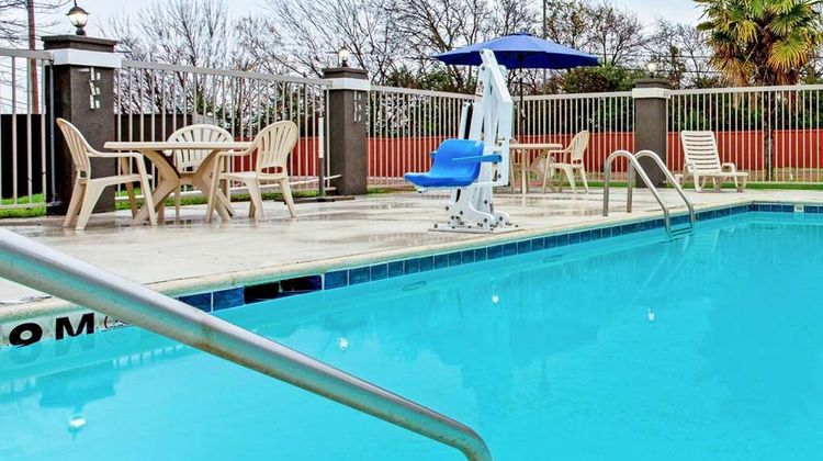 La Quinta Inn & Suites Cleburne Pool