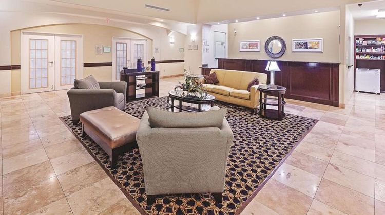 La Quinta Inn & Suites Alvin Lobby