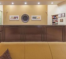 La Quinta Inn & Suites Alvin Lobby