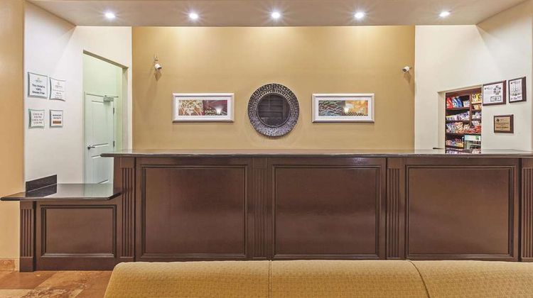 La Quinta Inn & Suites Alvin Lobby