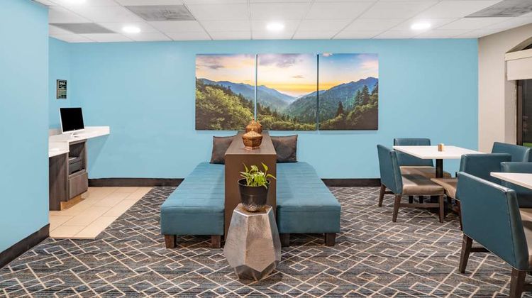 La Quinta Inn & Suites Sevierville Lobby