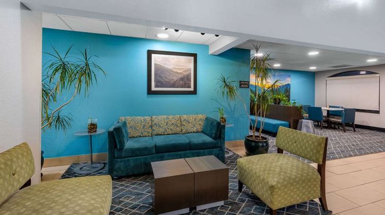 La Quinta Inn & Suites Sevierville Lobby