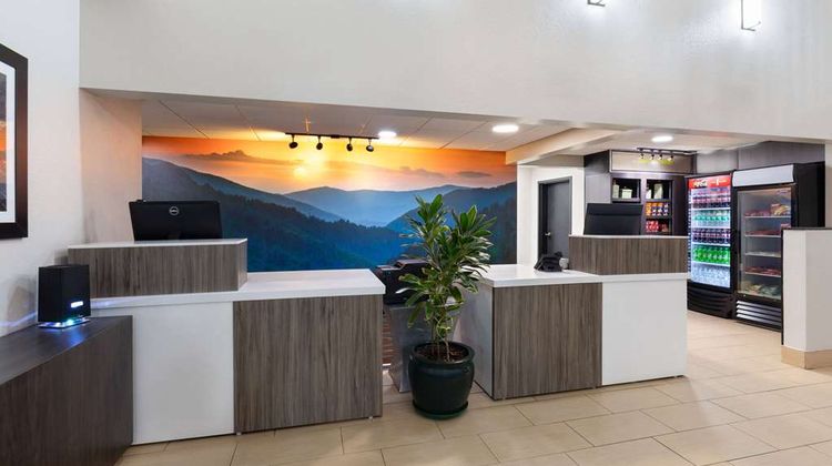 La Quinta Inn & Suites Sevierville Lobby