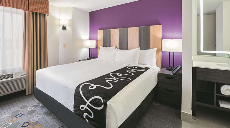 <b>La Quinta Inn & Suites Minneapolis NW Suite</b>. Images powered by <a href="https://iceportal.shijigroup.com/" title="IcePortal" target="_blank">IcePortal</a>.