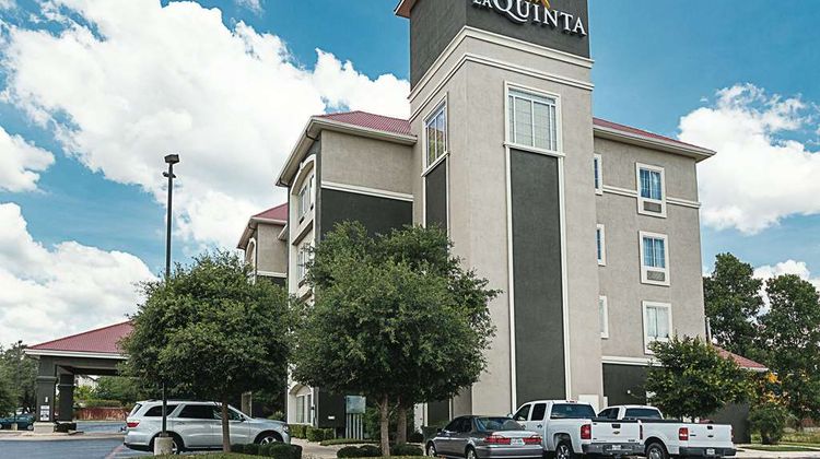 La Quinta Inn & Suites Northwest Exterior