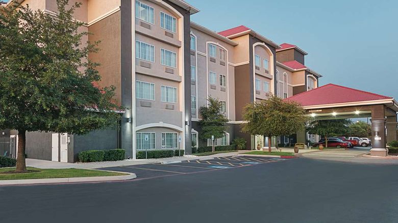 <b>La Quinta Inn & Suites Northwest Exterior</b>. Images powered by <a href="https://iceportal.shijigroup.com/" title="IcePortal" target="_blank">IcePortal</a>.