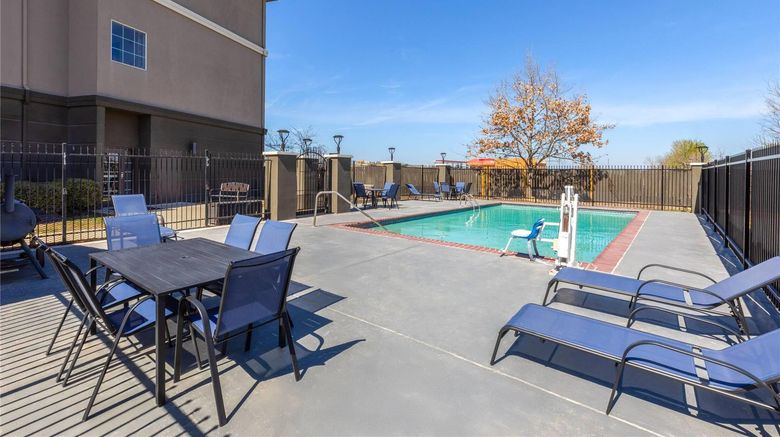 <b>La Quinta Inn & Suites Kyle-Austin South Pool</b>. Images powered by <a href="https://iceportal.shijigroup.com/" title="IcePortal" target="_blank">IcePortal</a>.