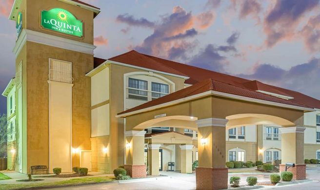 La Quinta Inn & Suites Yukon Exterior
