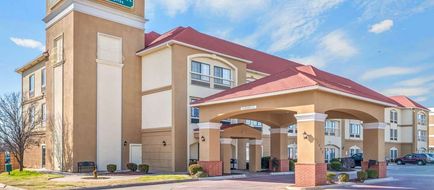 La Quinta Inn & Suites Yukon Exterior