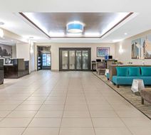 La Quinta Inn & Suites Yukon Lobby