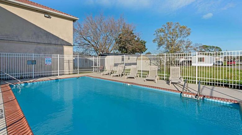 <b>La Quinta Inn & Suites Morgan City Pool</b>. Images powered by <a href="https://iceportal.shijigroup.com/" title="IcePortal" target="_blank">IcePortal</a>.