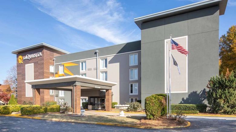 <b>La Quinta Inn & Suites Atlanta Airport Exterior</b>. Images powered by <a href="https://iceportal.shijigroup.com/" title="IcePortal" target="_blank">IcePortal</a>.