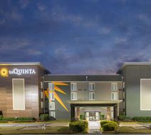 La Quinta Inn & Suites Atlanta Airport Exterior