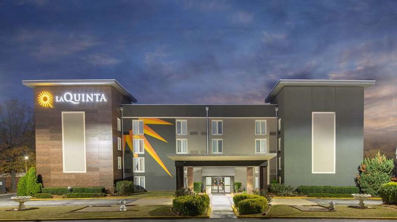 <b>La Quinta Inn & Suites Atlanta Airport Exterior</b>. Images powered by <a href="https://iceportal.shijigroup.com/" title="IcePortal" target="_blank">IcePortal</a>.